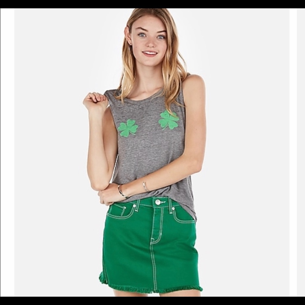 ☘️Express Double Shamrock ☘️ Crew Neck Muscle Tank- St. Patrick’s day- large